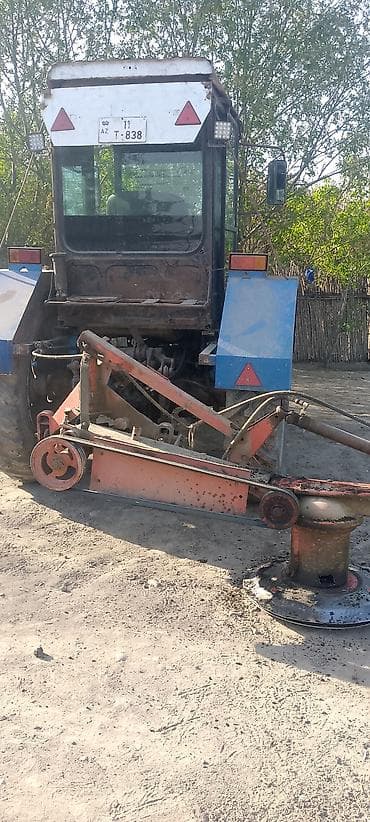 kafe avadanligi: Kənd təsərrüfatı üçün universal təkərli traktor - Kabinli, yan — 8