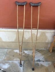 çəliklər: Taxta qoltuqağacı cütü - Material: möhkəm ağac gövdə, metal vintlərlə — 1