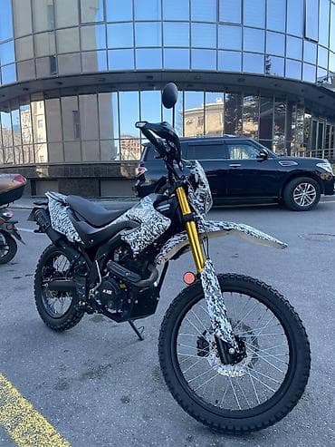 Minsk x250 2023 Enduro tipli motosiklet – kross/yolsuzluq üslubunda