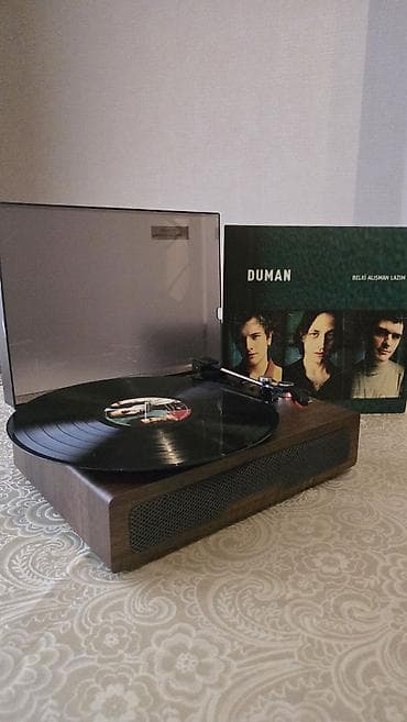 retro gramofon: Musiqi həvəskarları üçün retro dizaynlı vinil pleyer/turntable — 5