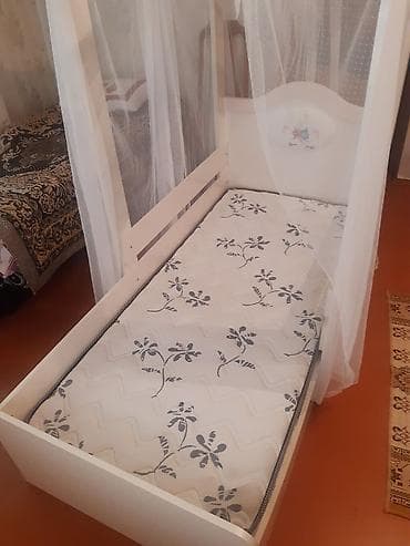 Oğlan və qız üçün, Çarpayı, Matras ilə, Siyirməsiz