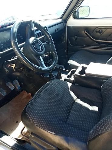 Avtomobil satışı: VAZ Lada Niva 4x4, ağ rəng, 3 qapılı kuzov. Əsas xüsusiyyətlər: - Tam — 10