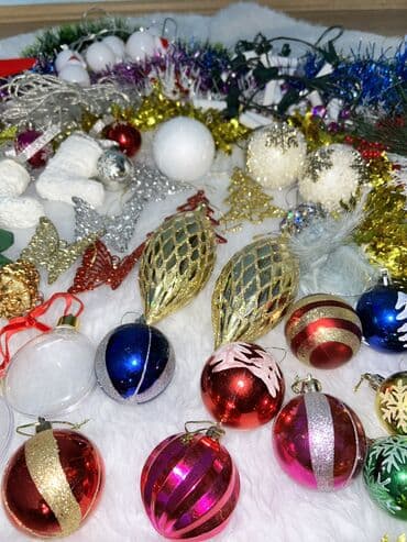 yolka wekilleri: Şəkildə gördüyünüz bütün yeni il oyuncaq və bəzəkləri hamısı birlikdə — 3