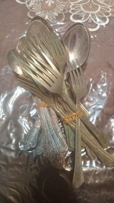 Kabrolar: Qədimi naxışlı süfrə dəsti – müxtəlif ölçülü çəngəl və qaşıqların — 1