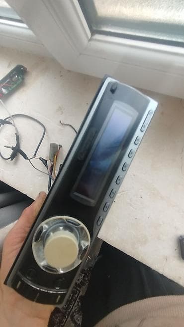 şit ustu monitor: Maqnitol, Pioneer, AUX — 2