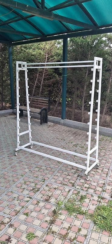 Avadanlığın icarəsi: 1. Dəmir konstruksiyalı,rulon(bükmə) əşyalar üçün vitraj(1ədəd) — 2