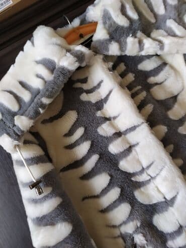 türk istehsalı olan qadın şubaları: Qısa model Şuba. Təbii deyil. Qali̇n ve yumşaq materi̇aldi̇r. Ölçü — 1