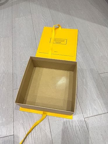 Loccitane brendin qutusu Yenidir . istəyən olsa paketidə verə — 2