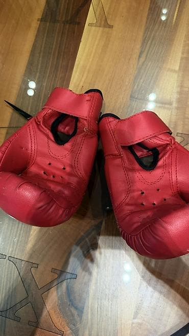 boks torbaları: Məhsul: Everlast boks əlcəkləri - Rəng: qırmızı, yumruq hissəsində ağ — 4