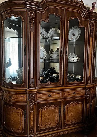 stol stul modelleri: Klassik üslubda vitrin-bufet dəsti - Material: təbii ağac üzərində — 1