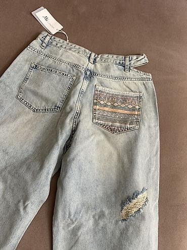 Açıq mavi yuyulmuş effektli, geniş kəsimli cins şalvar. - Model — 3