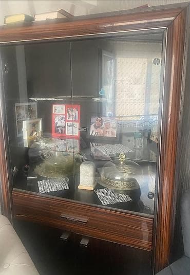 şifonerlər: Böyük skafin qapi şüşəsi sinib tecili evden çıxmalidir onun üçün — 2