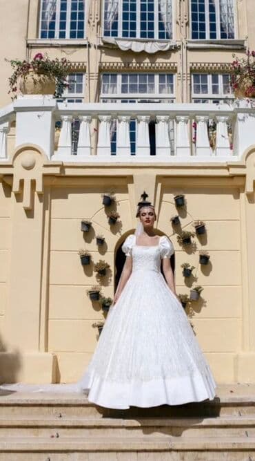 ağlar: Satis - 3000 Prakat - 500 Zərif gəlinlik – klassik “prenses” silueti - — 1