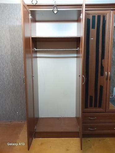 İşlənmiş, 5 qapı, Güzgülü, Qəhvəyi, Digər material, Açılan, Düz dolab