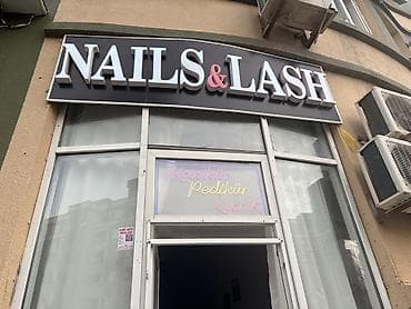 iphone ekran temiri: Nails & Lash reklam şitı — 2