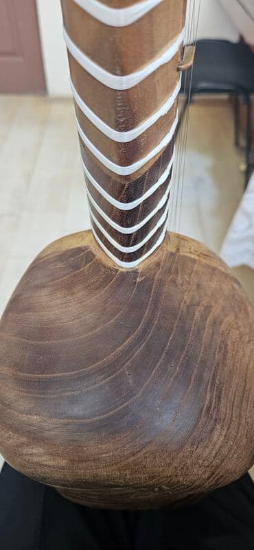 tar instrument: Professional Tar. Tut ağacı 
Ətraflı məlumat üçün zəng edin — 9