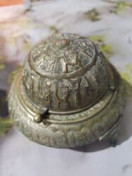 Qədim latun qənd qabı