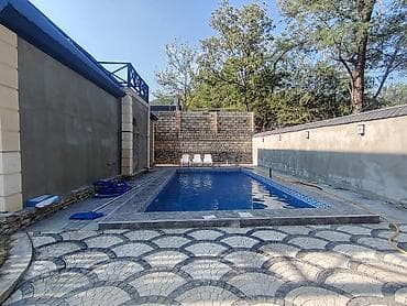 pano: Dağların ətəyində yerləşən müasir istirahət evi – ailə və dostlarla — 9