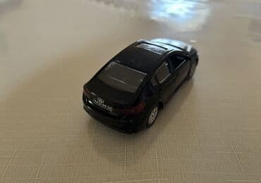 скупка масштабных моделей автомобилей: Ağ rəngdə metal die-cast sedan oyuncağı (miqyaslı model) - Material — 6