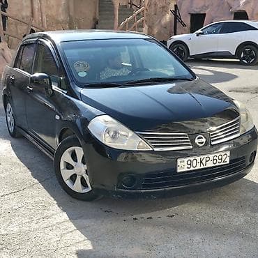 nissan tiida qiyməti: Nissan Tiida sedan – qara rəng, 4 qapı, AZ dövlət nömrə nişanı — 1