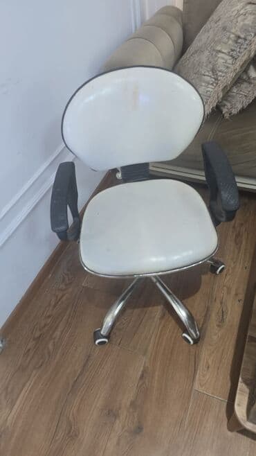 где можно купить барные стулья: Салонные, медицинские кресла — 1