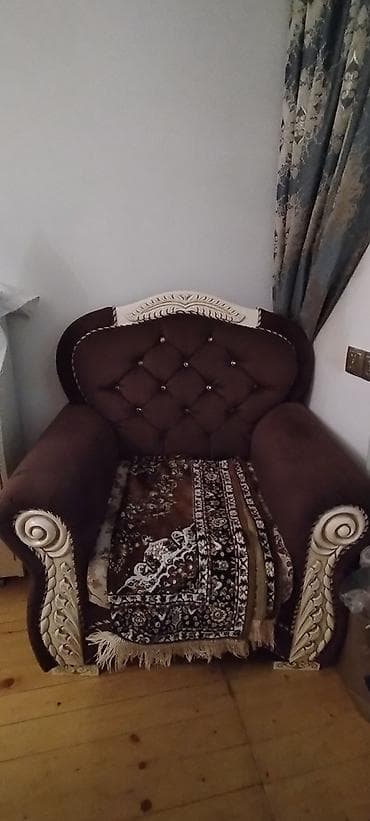 divan transformer: Klassik üslubda qonaq otağı mebel dəsti - Tərkibi: 3 nəfərlik divan + — 2