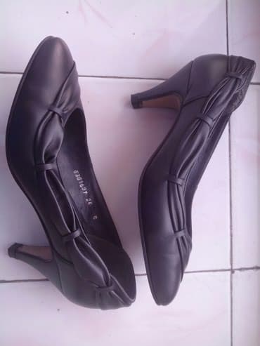 женские балетки с перфорацией: Туфли, Размер: 37.5, цвет - Черный, Б/у — 7