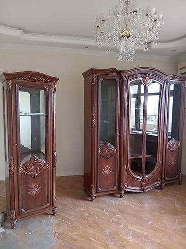 Şüşəli dolab vitrini