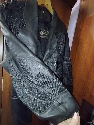 Kişi Geyimləri: Продается кожаная куртка. Натуральная кожа размер L — 3