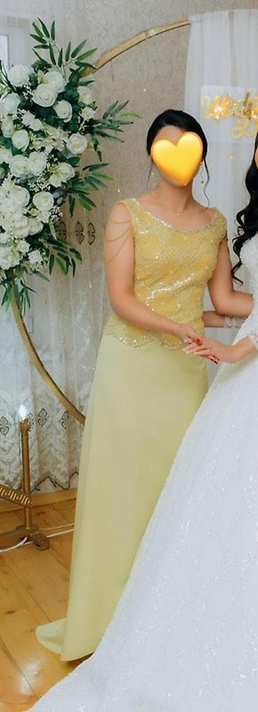 zerli donlar: Zərif ziyafət/gecə libası – açıq sarı tonlarda, uzun ətəkli və arxadan — 1