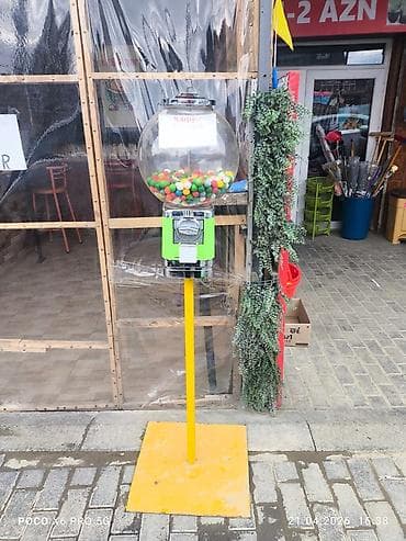 Saqız avtomatı – sikkə ilə işləyən, dayaqlı model - Şəffaf, iri — 3