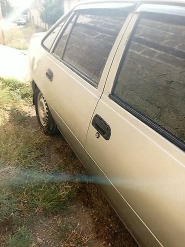 e39 oturacaq: Avtomobil: Daewoo Nexia (sedan), gümüşü rəng Kuzov: 4 qapı, arxa — 6