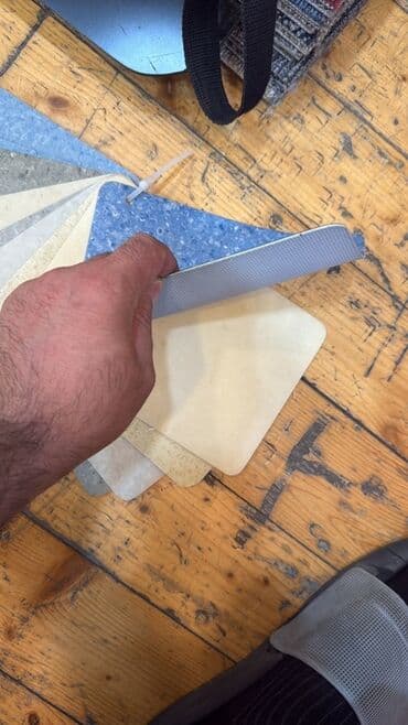 islenmis pol taxtasi: Müxtəlif rənglərdə və teksturalarda mövcud olan döşəmə nümunələrinin — 17