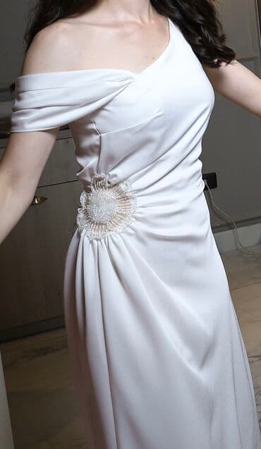 автомобиль на свадьбу: Ölçü: XS-S
Nikah/toy/axşam yeməyi üçün uyğundur
1 dəfə geyinilib — 2