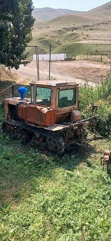 traktor starter: Paletli traktor – DT-75 (sovet istehsalı) traktor DT-75. Etrafli — 8