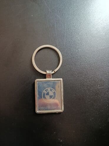 Цепочки: BMW açarlığı - Material: metal gövdə və halqa - Forma: kvadrat asqı — 1