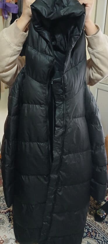 детские зимние куртки с капюшоном: Qara rəngli isti qış gödəkçəsi Qadin ucun turkiyeden getirilib — 3