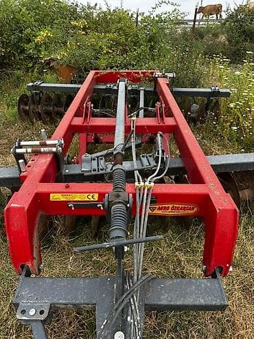 13 diski teker: Bu, əkinçilikdə torpağın hazırlanması üçün istifadə olunan qırmızı — 1