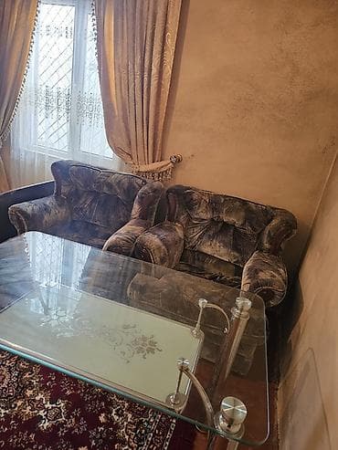 kantiner evlər: Bayilda daş bazariyla uzbeuz. Yola yaxin yerde 2 otaqli ev icareye — 8