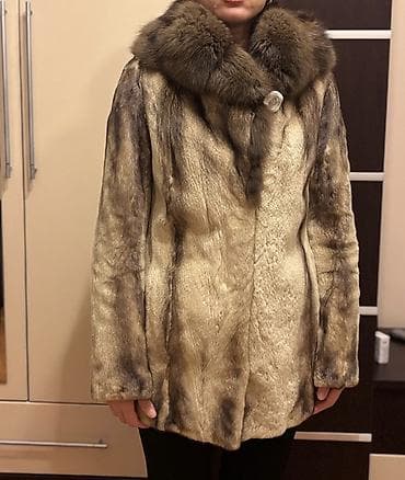 Qadınlar üçün təbii xəz kürk Köçlə əlaqədar satılır. - Model: qısa