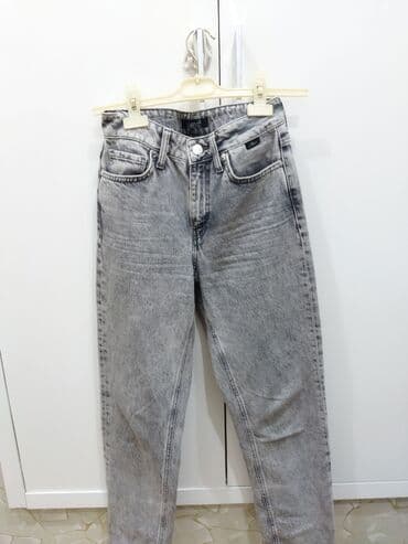 cins qadın jiletkaları: Qadınlar üçün müxtəlif model və rəngdə cins şalvarlar dəsti. hamısı — 4