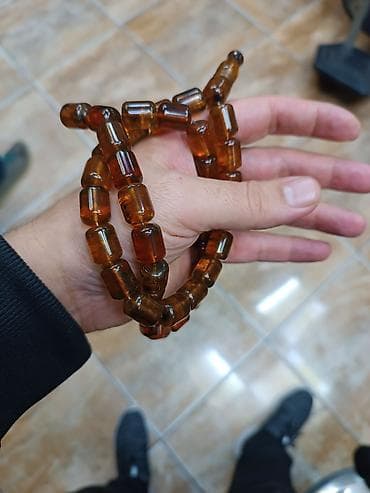 Kişi ayaqqabıları: Kəhrəba təsbeh – silindrik kəsimli, iri dənələr. təbii iyli sıxma — 1