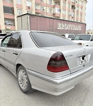 mercedes 190: Mercedes-Benz C 230: 2.3 l | 1997 il Sedan — 4