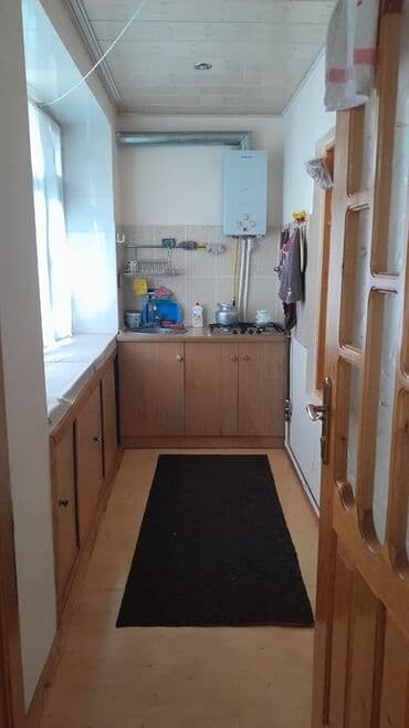 sumqayıtda 1 otaqlı evlərin qiyməti: Kirayə verilir. Yalnız xanım tələbə və ya xanım müəllimələrə. Aylığı — 4