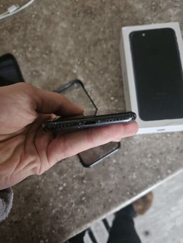 telefon iphone 7: IPhone 7, 32 GB, Qara, Barmaq izi — 9