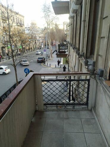 офисы в бизнес центре аренда: Səbail rayonu Heydər Əliev sarayina yaxın,sahəsi 140 kv/m olan, 5 — 16