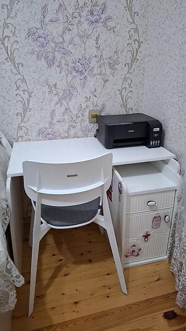matras gence: Uşaq beşiyidir. Açılaraq çarpayı ve yazı masasına düzəlib. 130 — 3