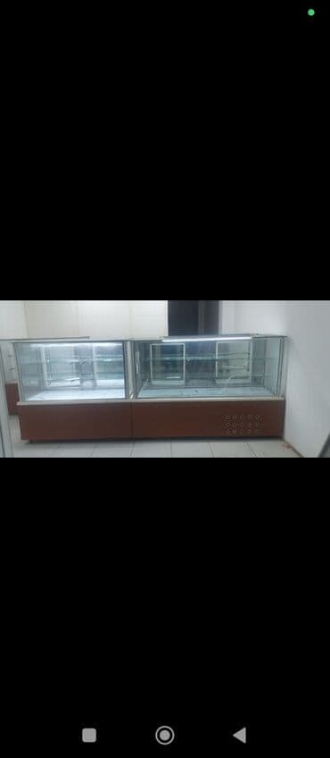 et ucun vitrin soyuducular: Şüşəli dolab vitrini, İşlənmiş, Ünvandan götürmə — 1