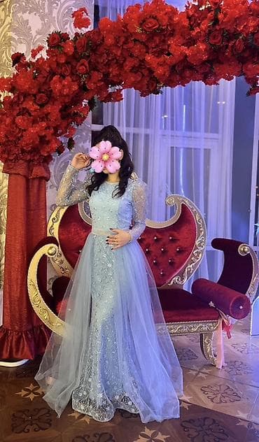 Mavi rəngdə zərif ziyafət/libas - Model: Uzun, balıq kəsimli siluet;