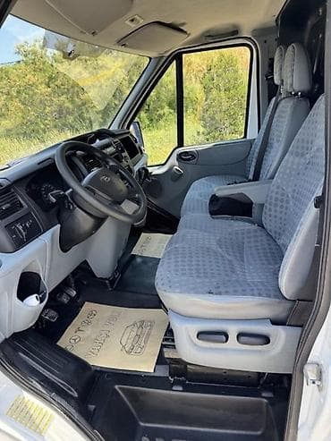 Ford Transit: 2.4 l | 2011 il 189000 km Van body type — 7